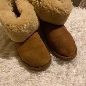 COPY - Tan UGGS with one button on the side size 9